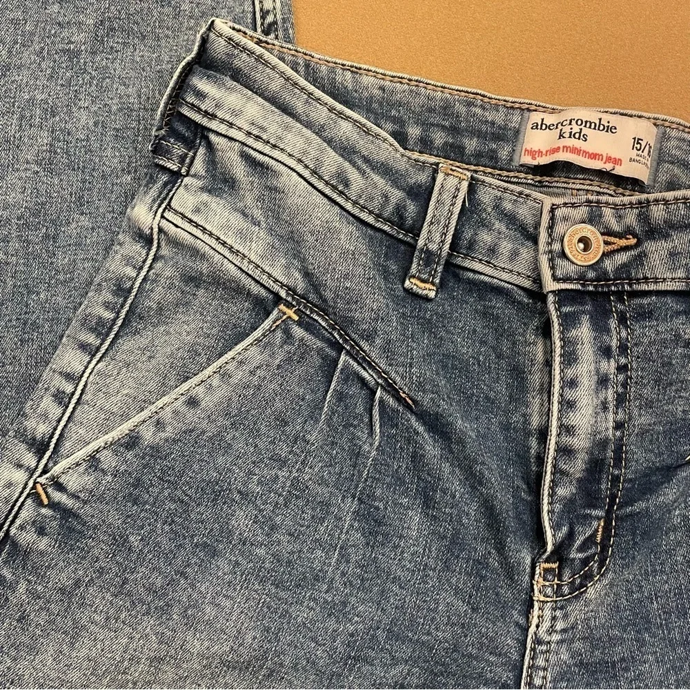 Abercrombie Kids Girl’s High Rise Mini Mom Jeans Size 15/16
